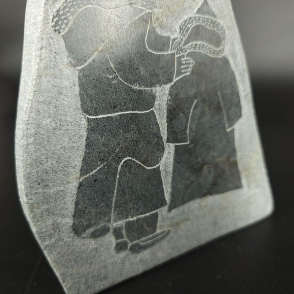 Inuit Eskimo Carving Etching Soapstone Soap Stone Sculpture CAN Igloo Tag Signed - Picture 3 of 13